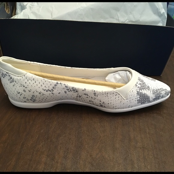 Cole Haan Womens Grand Ambition Skimmer - Picture 12 of 13